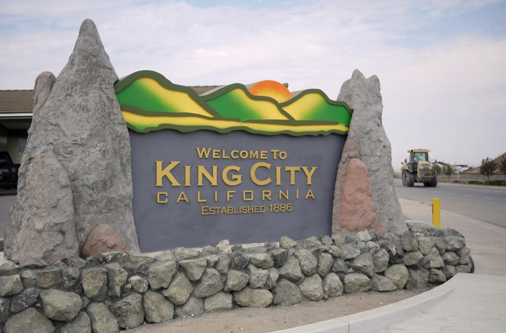 PHOTO Crews install new King City entrance sign The King City