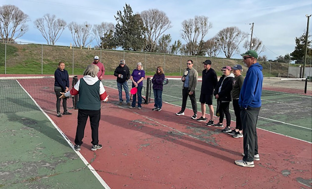 Image for display with article titled King City service clubs gather for pickleball tourney