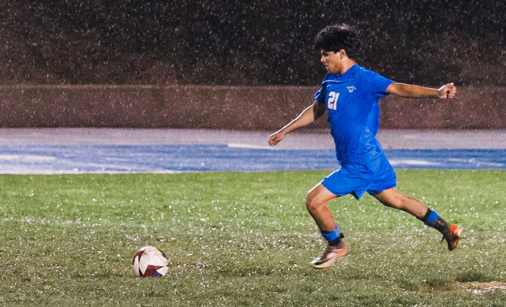 Image for display with article titled Soccer | King City Mustang boys advance in CCS