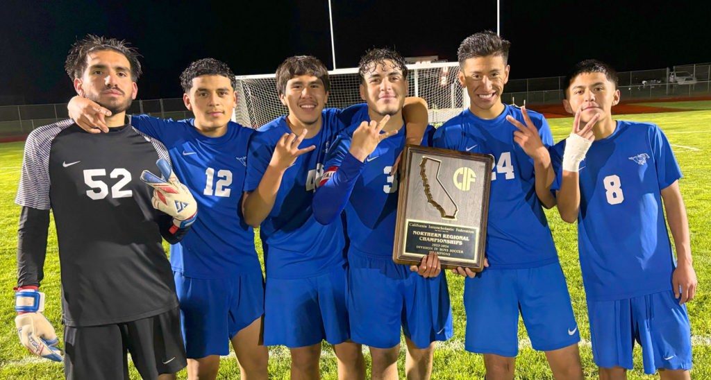Image for display with article titled Soccer | King City Boys Win Northern Regional Championships