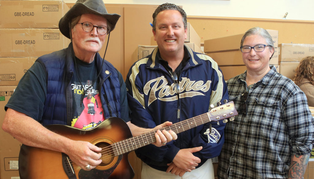 Image for display with article titled Guitars Not Guns Makes Historic Donation of 200 Guitars to South Monterey County Schools