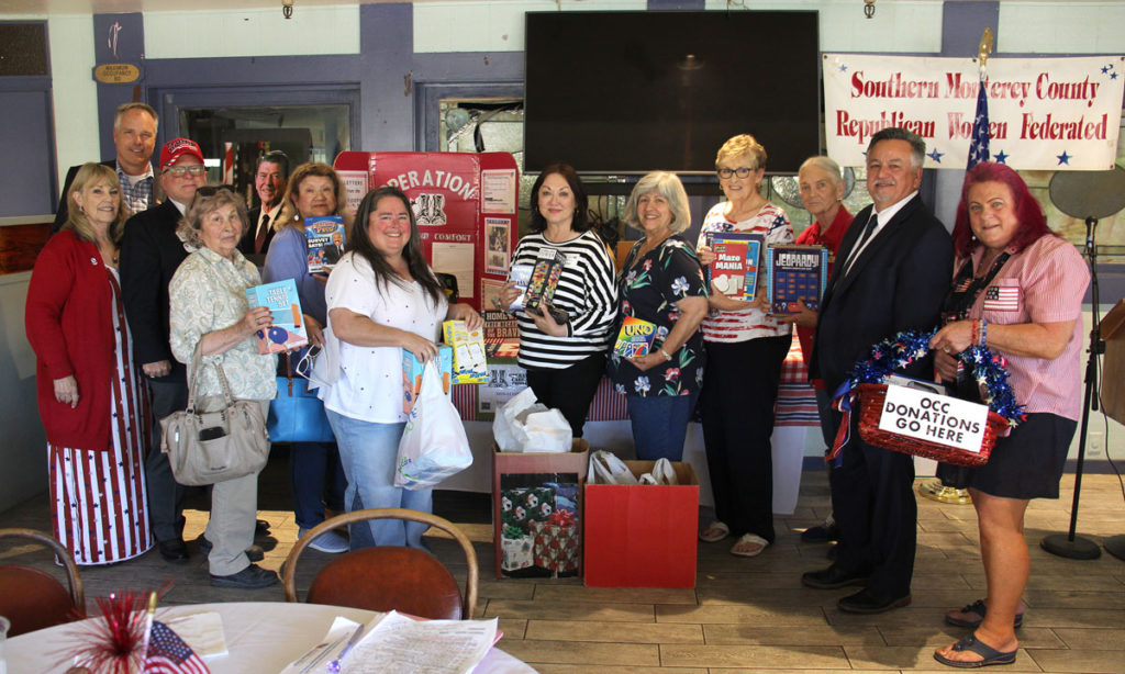 Image for display with article titled Photo | Republican Women Donate to Operation: Care and Comfort