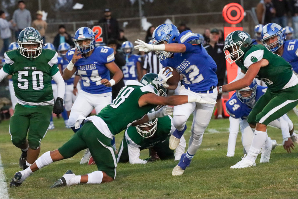 Image for display with article titled South County Teams Meet in Annual Football Jamboree