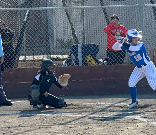 Softball | King City Mustangs win division opener