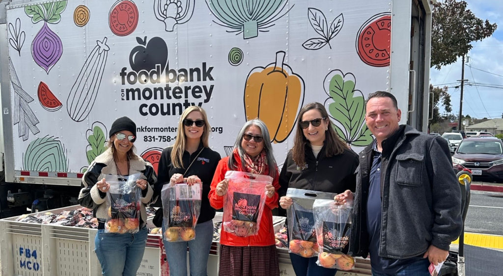 Image for display with article titled Raley’s, FirstFruits Farms Deliver 30,000 Pounds of Apples to Food Bank for Monterey Country