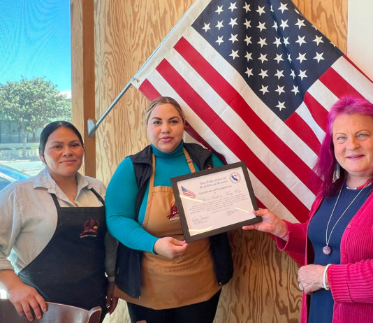 King Cityās La Plaza Bakery receives award for US flag display