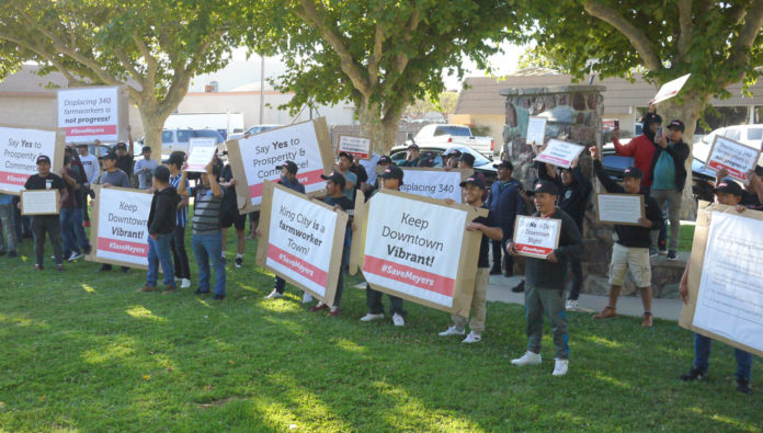 Farmworkers-and-their-supporters-gather-in-front-of-city-hall Farmworkers protest