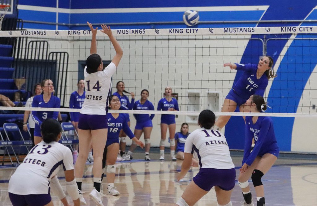 King City Mustangs Soledad Aztecs volleyball