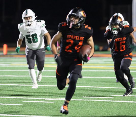 Football | Soledad and King City win road games as Gonzales falls to Grizzlies Gonzales football player