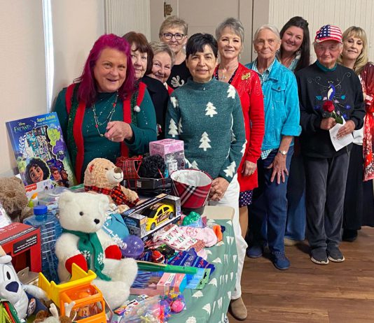 Photo | Republican women donate toys to Loaves and Fishes Women with collected toys