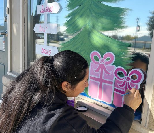 Inez Rendon paints a Christmas scene