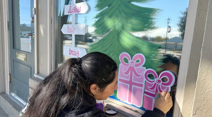 Photo | King City preps for holiday season Inez Rendon paints a Christmas scene