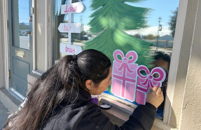 Inez Rendon paints a Christmas scene