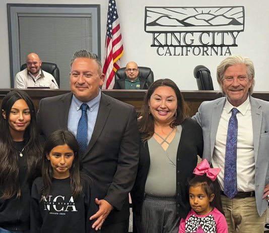Jose Arreola with family and mayor