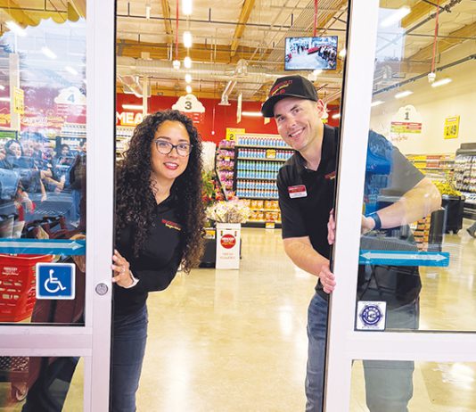 King City Grocery Outlet grand opening