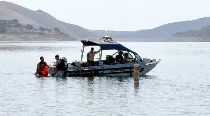 MCSO dive team search LSA 081026 Dive team members and park rangers search lake